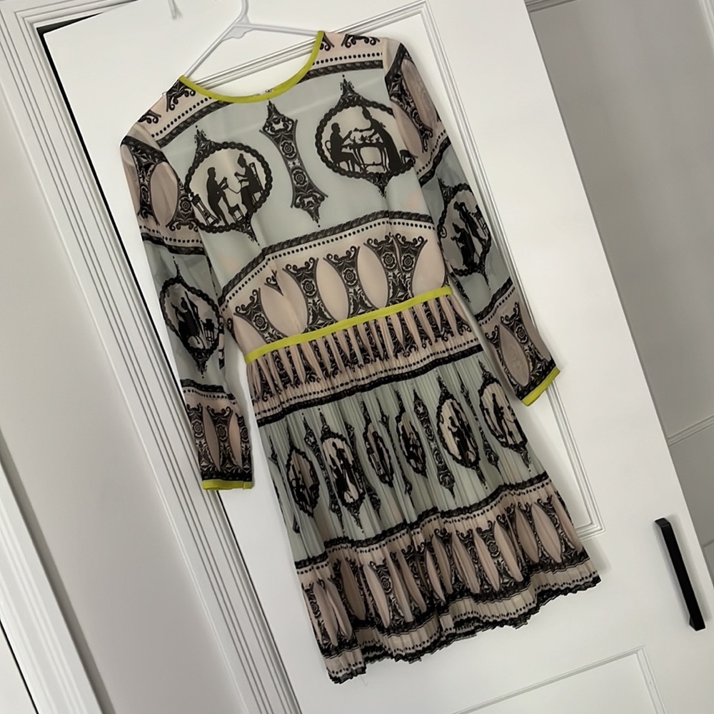 ✨Host PICK✨ Ted Baker Hennee Printed Pleated Dress